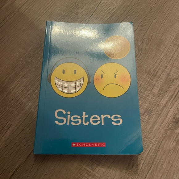 4 pack Raina Telgemier Books: Smile, Sisters, Ghost, And Drama. Barely Used - Picture 3 of 5